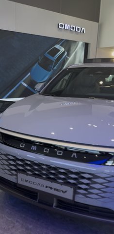 מסך LED לובי — Pixel by Keshet